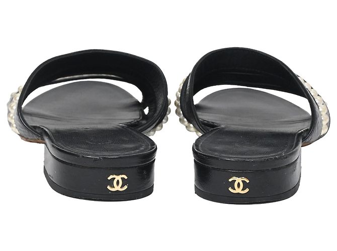 Timeless Chanel CC mocassini in pelle nera decorati con perle Nero - vista 3