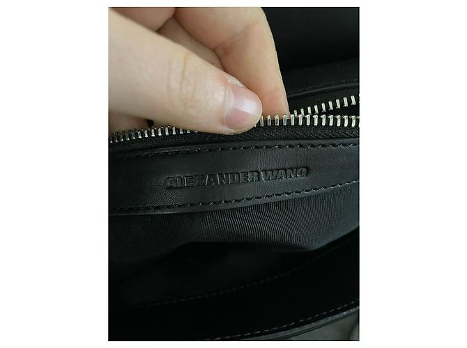 Bolsa transversal Marion Prisma com studs em couro preto de Alexander Wang - vista 15