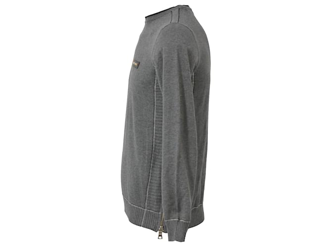 Grauer Wollpullover mit Balmain-Logo-Patch und Rundhalsausschnitt - Ansicht 2