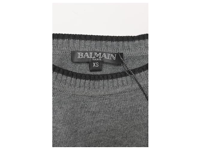 Grauer Wollpullover mit Balmain-Logo-Patch und Rundhalsausschnitt - Ansicht 9