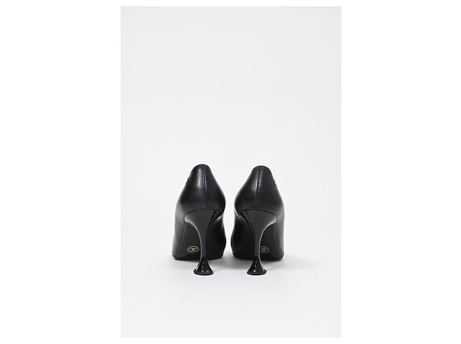 Timeless Chanel Interlocking CC skulptierte Absatzschuhe aus schwarzem Leder - Ansicht 10