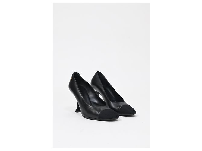 Timeless Chanel Interlocking CC skulptierte Absatzschuhe aus schwarzem Leder - Ansicht 11