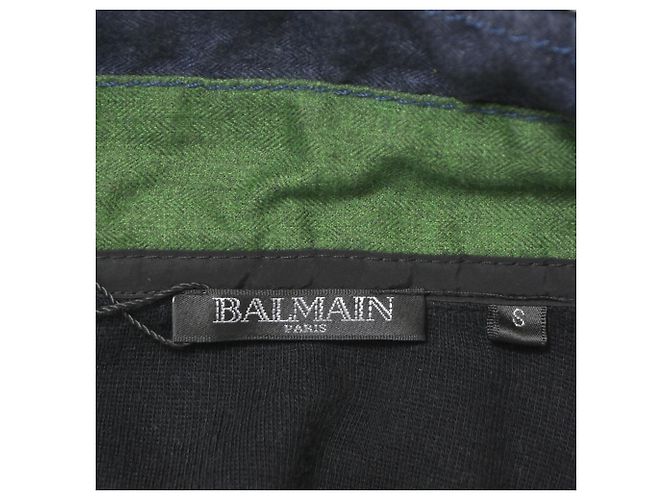 Schwarzer Wollpullover mit Balmain-Logo und verdrehten Knöpfen - Ansicht 4