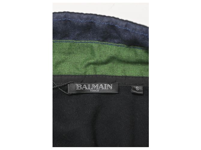 Schwarzer Wollpullover mit Balmain-Logo und verdrehten Knöpfen - Ansicht 9