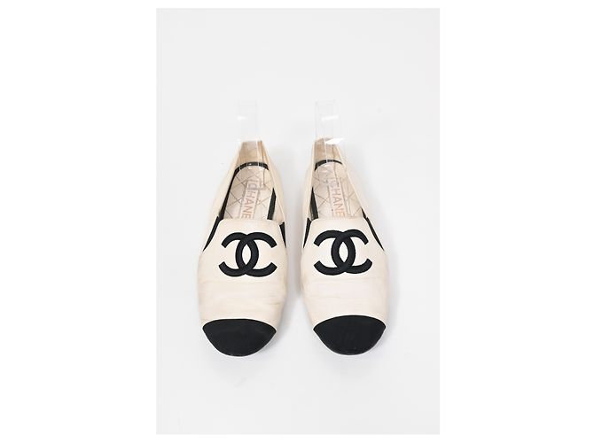 Timeless Mocassini Chanel con logo CC intrecciato in pelle bianca Bianco - vista 12