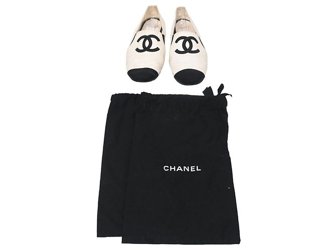 Timeless Mocassini Chanel con logo CC intrecciato in pelle bianca Bianco - vista 7