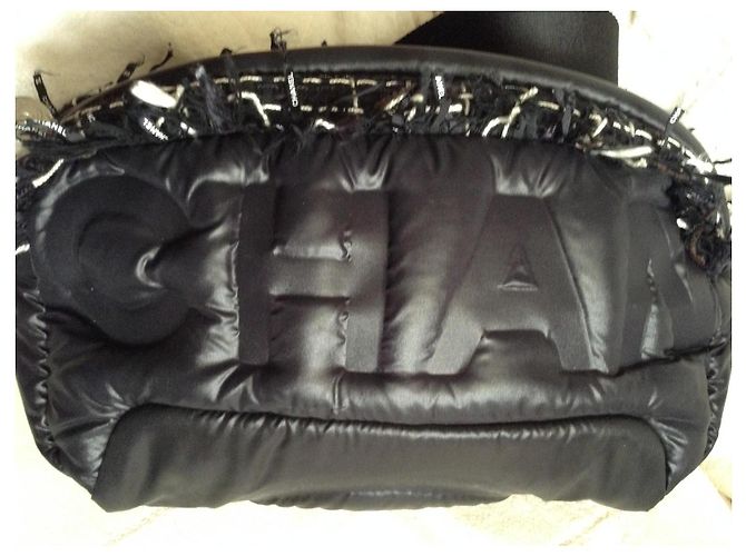 Chanel Cinturón Banano Negro de Tela Acolchada - vista 10