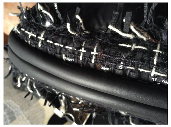 Chanel Cinturón Banano Negro de Tela Acolchada - vista 3