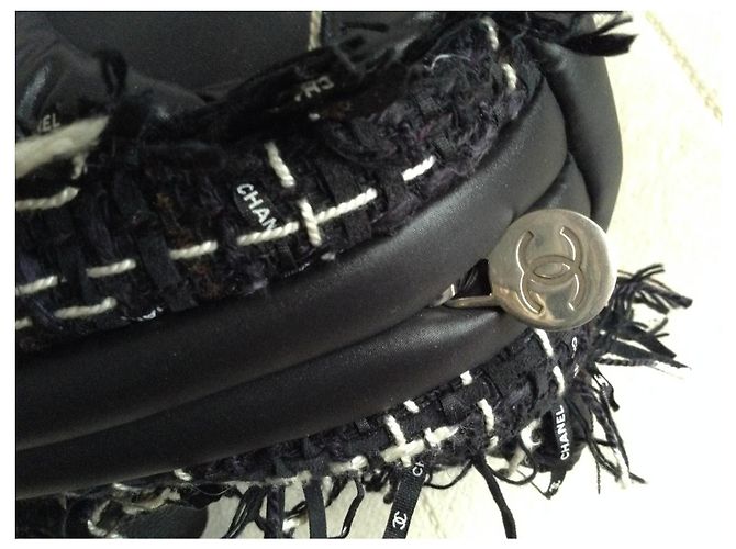 Chanel Cinturón Banano Negro de Tela Acolchada - vista 5