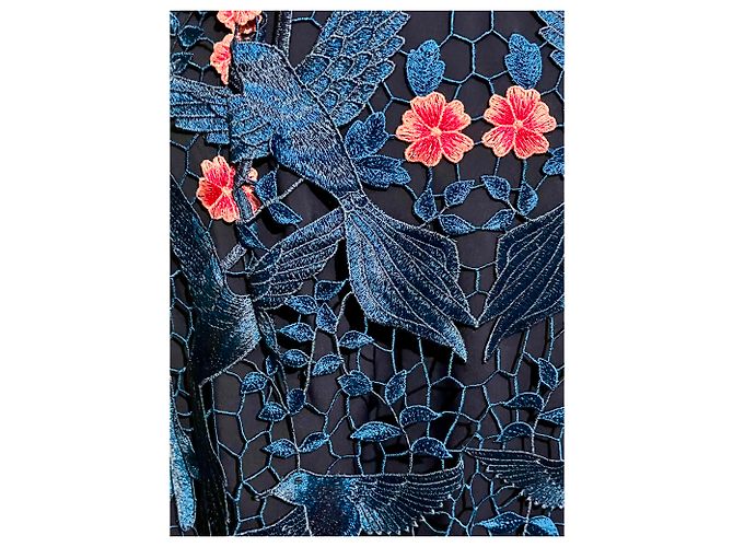 Marchesa Vestido de renda de pássaro em um azul claro com acentos florais rosa - vista 7