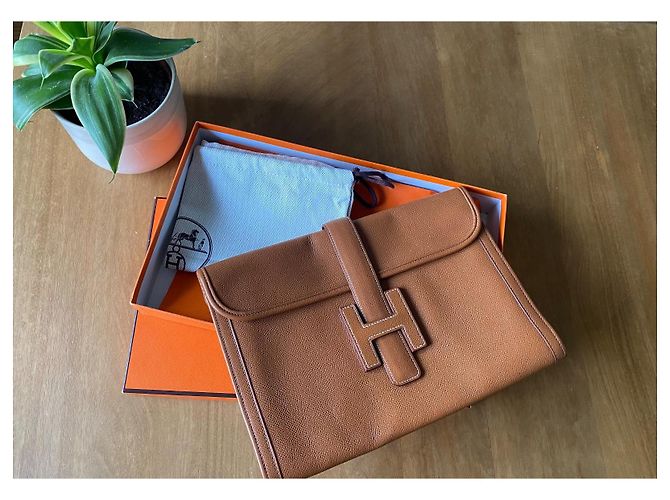 Jige Clutch Hermès Camel in Pelle Grena Cammello - vista 2