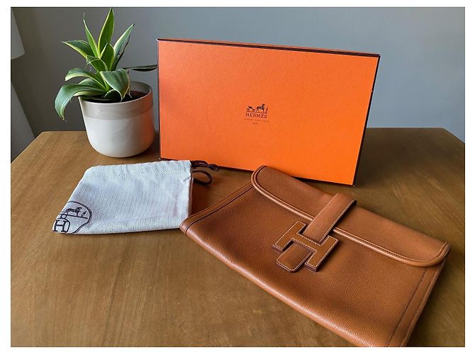 Jige Clutch Hermès Camel in Pelle Grena Cammello - vista 3
