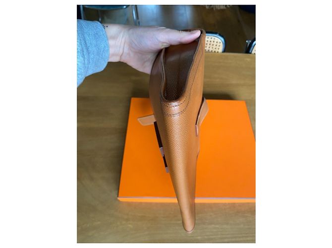 Jige Clutch Hermès Camel in Pelle Grena Cammello - vista 7
