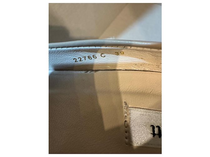 Lk Bennett 10 cm hoher Absatzschuh. Beige aus Napa mit einer schwarzen Lackspitze. - Ansicht 9