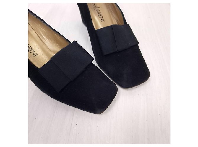 Yves Saint Laurent Chaussures en daim noir avec talon YSL - vue 9