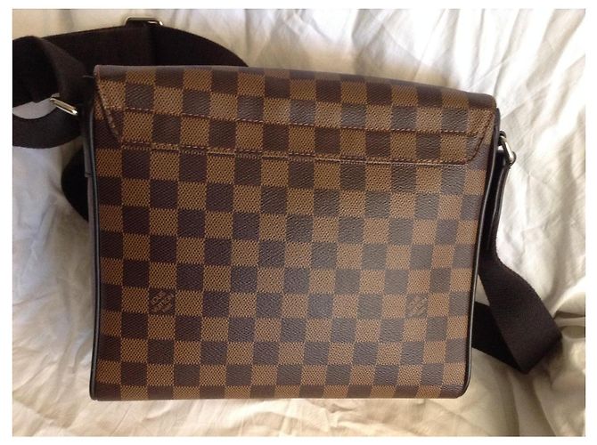 Borsa Louis Vuitton District Ebony in tela Ebano - vista 2