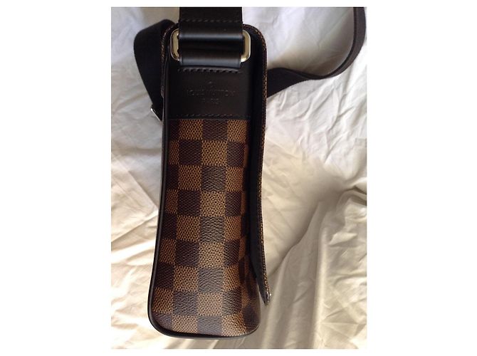 Borsa Louis Vuitton District Ebony in tela Ebano - vista 3