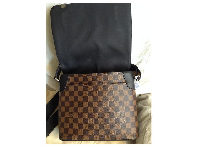 Borsa Louis Vuitton District Ebony in tela Ebano - vista 6