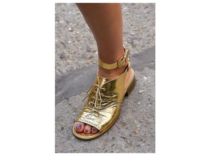 Sandali CHANEL T.EU 37.5 Pelle D'oro - vista 2