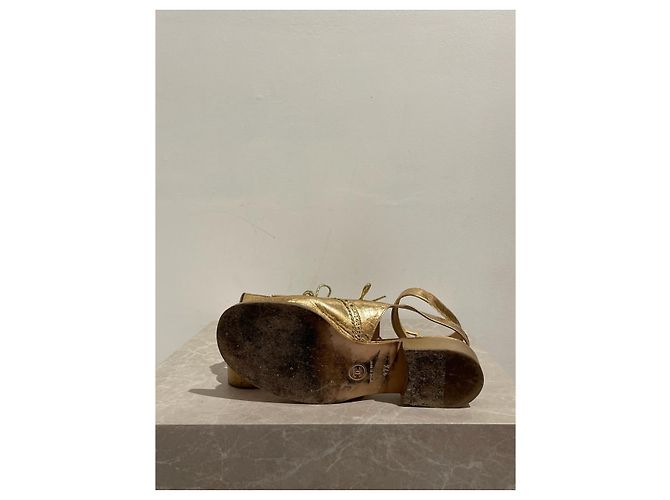 Sandali CHANEL T.EU 37.5 Pelle D'oro - vista 8