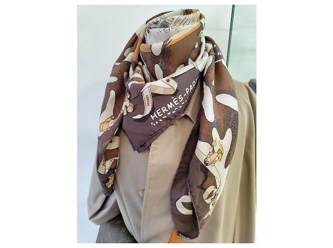 Hermès Quadrato 90 Natale al 24 Faubourg in seta marrone scuro - vista 3