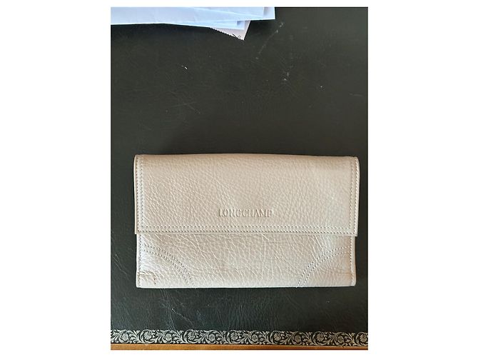 rare two-tone wallet from Longchamp Eggshell - view 6
