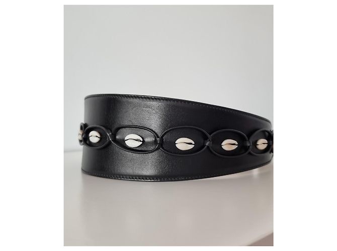 Alaïa Schwarzer Ledergürtel von Alaia mit Kaurischalen - Ansicht 14