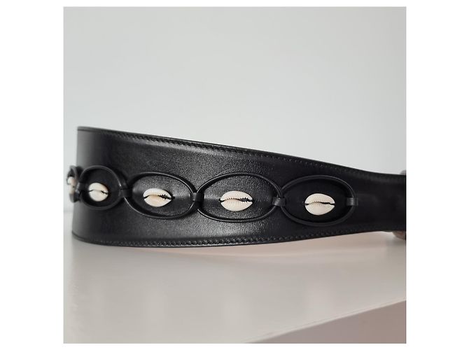 Alaïa Schwarzer Ledergürtel von Alaia mit Kaurischalen - Ansicht 15
