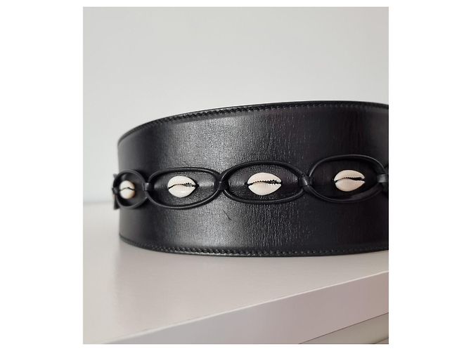 Alaïa Schwarzer Ledergürtel von Alaia mit Kaurischalen - Ansicht 16