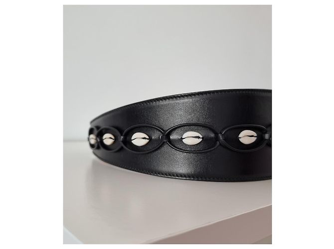 Alaïa Schwarzer Ledergürtel von Alaia mit Kaurischalen - Ansicht 17