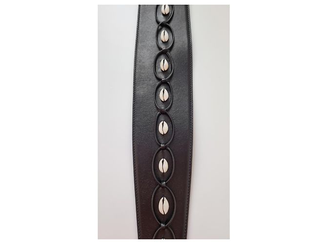 Alaïa Schwarzer Ledergürtel von Alaia mit Kaurischalen - Ansicht 4