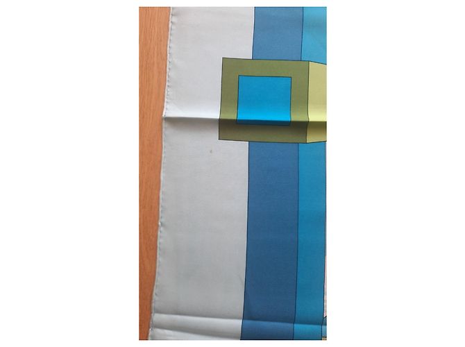 Bufanda Hermès titulada 'Perspectiva' 90 cm - Estado cercano a Nuevo Azul - vista 11