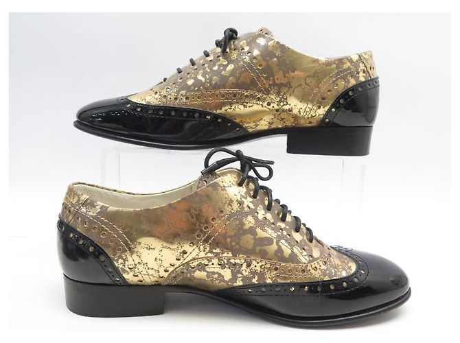 SCARPE CHANEL G31213 RICHELIEU 38 IN PELLE LUCIDA D'ORO E NERA - vista 2
