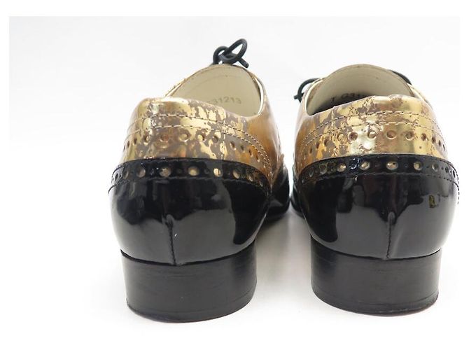 SCARPE CHANEL G31213 RICHELIEU 38 IN PELLE LUCIDA D'ORO E NERA - vista 5