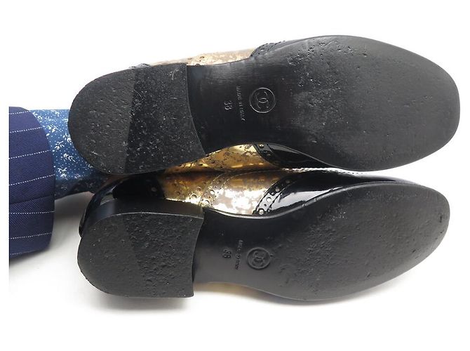 SCARPE CHANEL G31213 RICHELIEU 38 IN PELLE LUCIDA D'ORO E NERA - vista 6