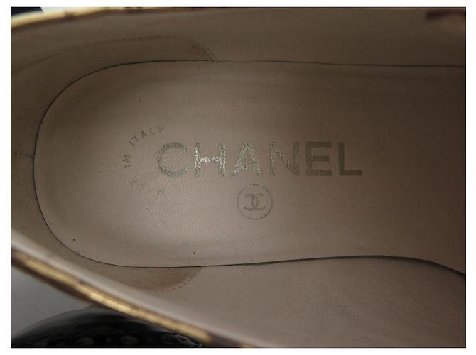 SCARPE CHANEL G31213 RICHELIEU 38 IN PELLE LUCIDA D'ORO E NERA - vista 8
