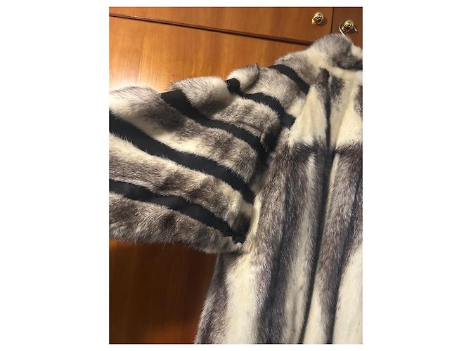Autre Marque Abrigo de visón gris con detalles en cuero negro Talla 42 - vista 3