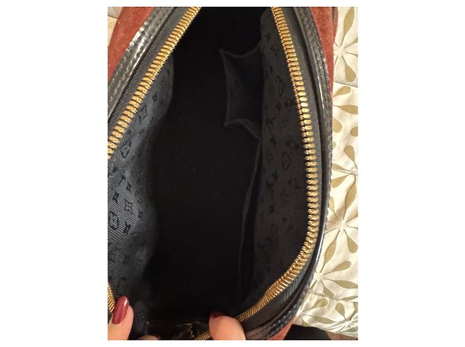 Borsa Louis Vuitton in pelle di cervo rosso scuro Bordò - vista 11
