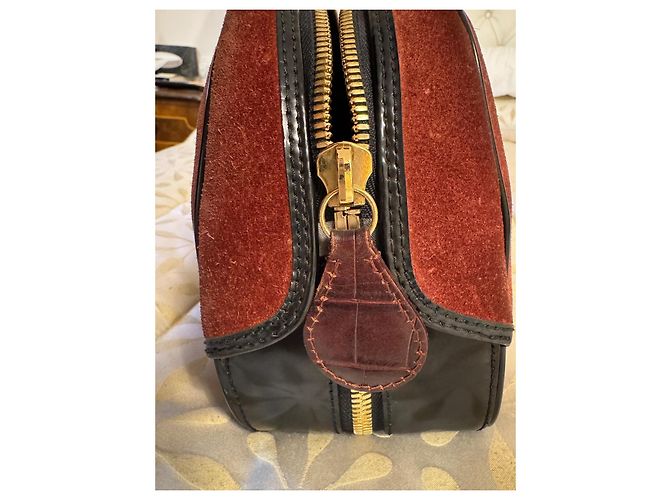 Borsa Louis Vuitton in pelle di cervo rosso scuro Bordò - vista 18