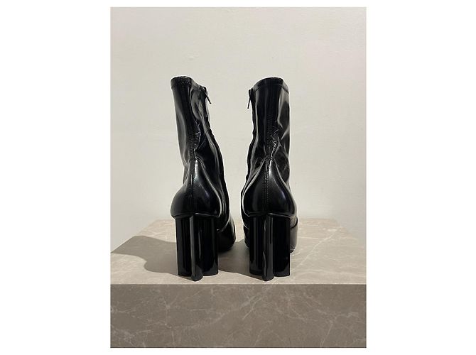 Botas de tobillo LOUIS VUITTON T.EU 38 Cuero charol Negro - vista 2