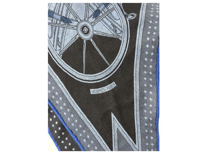 Écharpe Hermès "Washington's Carriage" en triangle géant Noir Gris Bleu Marine - vue 4