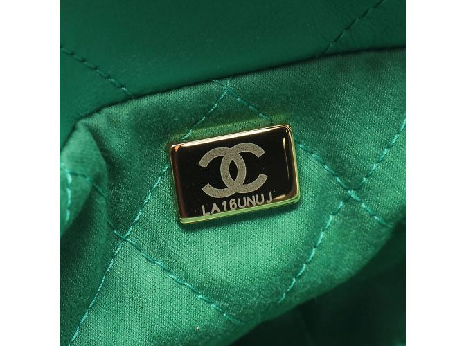 Chanel 22 Tote Bag aus grünem Leder - Ansicht 6