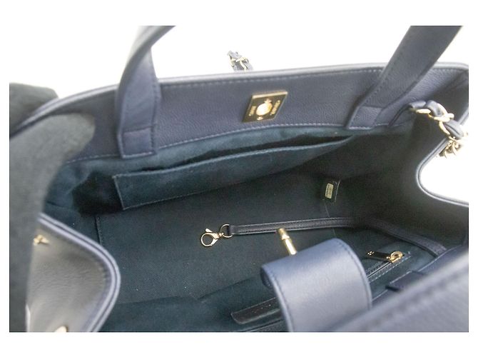 Bolsa de ombro em couro de bezerro texturizado azul marinho CHANEL, acolchoada - vista 11