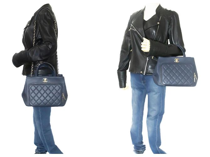 Bolsa de ombro em couro de bezerro texturizado azul marinho CHANEL, acolchoada - vista 12