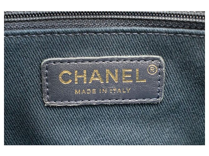 Bolsa de ombro em couro de bezerro texturizado azul marinho CHANEL, acolchoada - vista 8