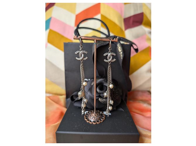 Chanel Orecchini logo CC A11P BHW Catena classica lunga perla cristallo scatola Nero - vista 10