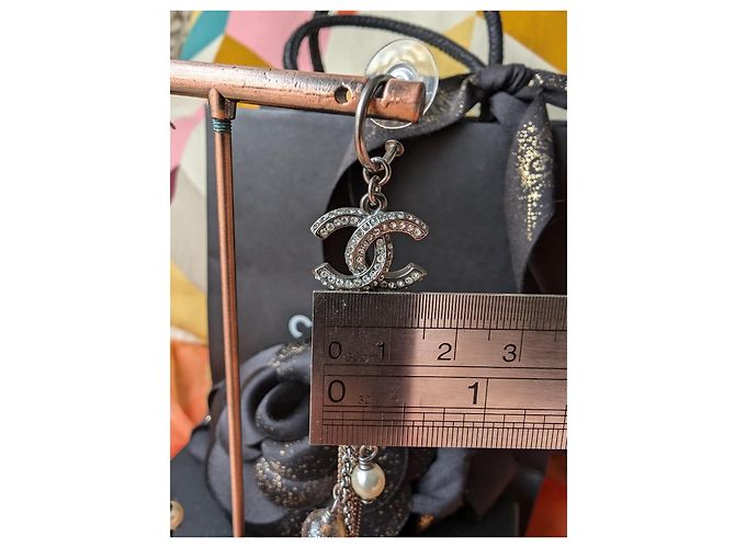 Chanel Orecchini logo CC A11P BHW Catena classica lunga perla cristallo scatola Nero - vista 11