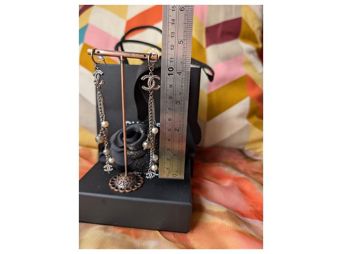 Chanel Orecchini logo CC A11P BHW Catena classica lunga perla cristallo scatola Nero - vista 13