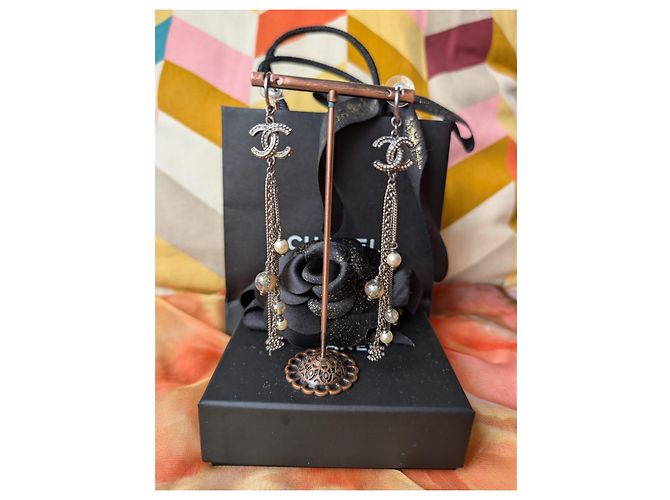 Chanel Orecchini logo CC A11P BHW Catena classica lunga perla cristallo scatola Nero - vista 2