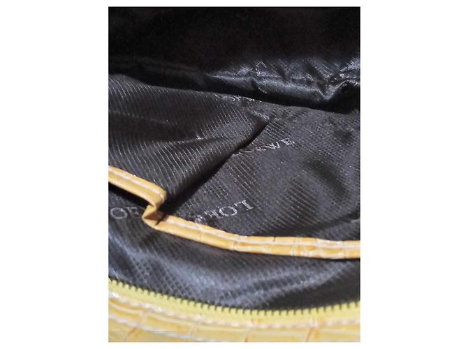Borsa Loewe Amazona in pelle effetto coccodrillo gialla Giallo - vista 10